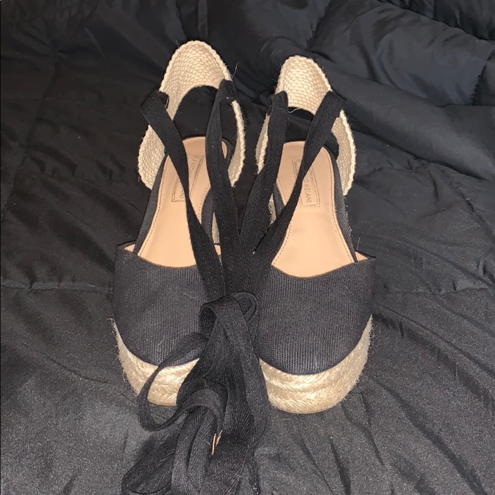 black wedges